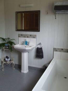 Tairoa Lodge & Cottage Hawera Exterior photo