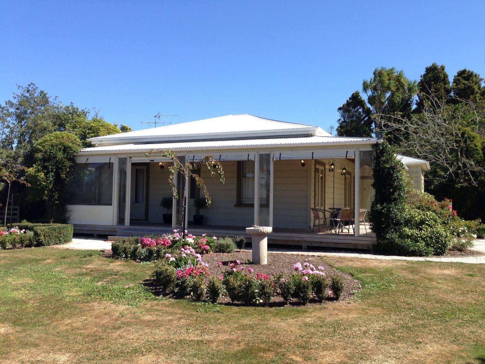 Tairoa Lodge & Cottage Hawera Exterior photo