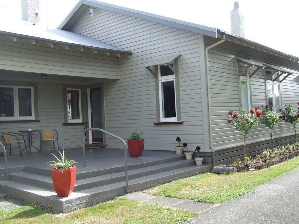 Tairoa Lodge & Cottage Hawera Exterior photo